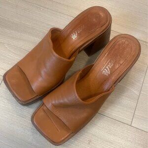 L'INTERVALLE Brown Block Heel leather Sandal